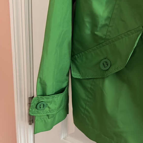 Lands End Womens green lightweight raincoat. NWOT Size S 6/8 - Picture 2 of 10